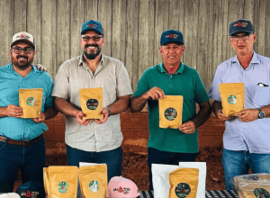 Alan Rick e Ricardo Leite participam de dia de campo com produtores de café em Acrelândia - Diário do Acre